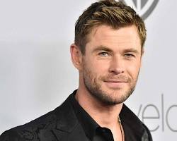 Image of Chris Hemsworth, handsome man