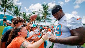 Dolphins' Bayron Matos Injured! Helicopter Evac at Training Camp! - Imagen ilustrativa del artículo