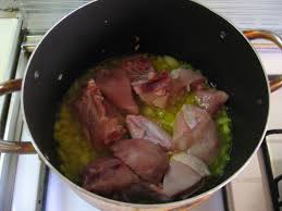 نتیجه تصویری برای خورش آلو اسفناج با مرغ
