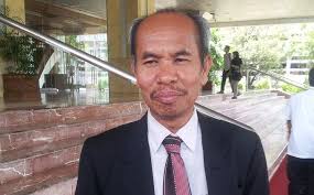 WARTA KOTA, JAKARTA - Kepala Dinas Pendidikan DKI, Lasro Marbun, akan menindak tegas oknum sekolah yang menyembunyikan bangku kosong pada pendaftaran ... - 20140421-lasro-marbun