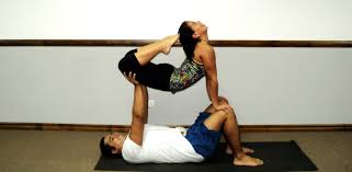 Resultado de imagen de yoga en pareja
