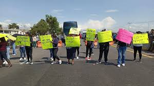 Este mañana de domingo bloquean la autopista México- Puebla, a la altura de Texmelucan - El Sol de Puebla