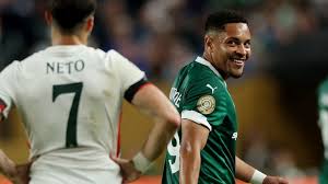 Vitor Roque: Resurgimiento Espectacular en Palmeiras y la Copa Libertadores