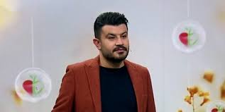 ببینید | روزه‌خواری غیرعمد مجری تلویزیون روی آنتن صداوسیما!