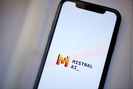 AI 스타트업 Mistral, 140억 달러 기업 가치 눈앞에! 구글 트렌드 'AI' 키워드 급상승 이유 분석