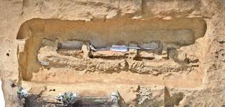 Phát hiện thanh kiếm khổng lồ diệt quỷ 1,600 tuổi ở Nhật Bản