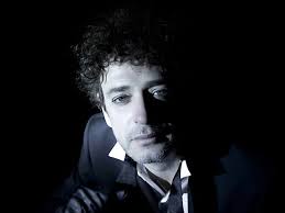 El Papa Francisco ha escrito una carta de recuerdo y apoyo a Gustavo Cerati, que lleva en coma desde el 15 de mayo de 2010, tras sufrir un accidente cerebro ... - gustavo-cerati-09-09-13