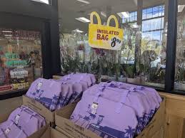 Trader Joe’s debuts new lavender reusable insulated bag