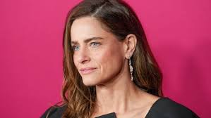 Amanda Peet and Hoda Kotb Bond Over Surviving Breast Cancer in New Interview