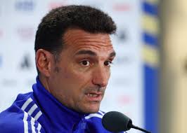 Scaloni rebate suposto favorecimento à Argentina: "Há muita gente que não quer que ganhemos"