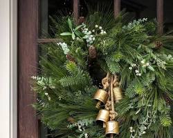 Εικόνα Christmas decorations 2025 trends green stripes metallic nature