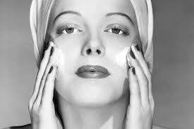 Amazing Facial Scrub &amp; Mask: Live Clean Fresh Face - vintage%2Bwoman%2Bapplying%2Bcold%2Bcream