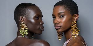 Tous ces facteurs insoupçonnés qui peuvent modifier la texture de nos cheveux (et les solutions)