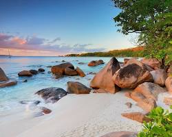 Immagine di Anse Lazio beach with granite rocks