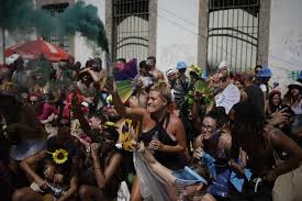 Segunda de Carnaval no Rio de Janeiro tem bloco dos Beatles e rivalidade entre Cacique e Bafo da Onça