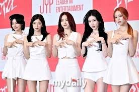 ITZY、ワールドツアーのニュージーランド公演が突然中止に…JYPが公式コメント「予期せぬ状況によるもの」（Kstyle）