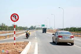 Kết quả hình ảnh cho đi xe máy trên đường cao tốc