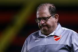 Guto Ferreira diz que goleada sofrida pelo Vila Nova não tem explicação