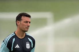 Heat and Drinks Breaks Help Smaller Teams at World Cup, Says Scaloni