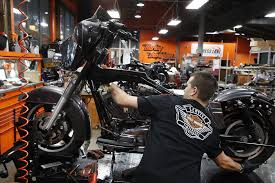 Harley First-Quarter Profit Tumbles as Price Cuts Bolster Sales