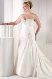 Resultado de imagem para novos modelos de plus size para noivas