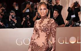 "Diva behavior", JLo is criticized for her actions on the Golden Globes red carpet