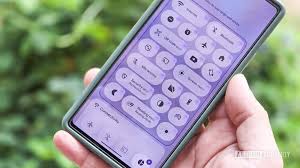 Samsung might finally fix dark mode's biggest home screen eyesore