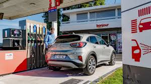 62 euros d'économies sur un plein de 50 litres: face à l'envolée des prix des carburants, la tentation du plein d'E85 "sauvage" reste très risquée (et pas que pour le moteur) — BFM