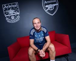 Mead Reste à Arsenal! La Star Anglaise Rejette l'Offre des Lionesses! - Imagen principal del artículo