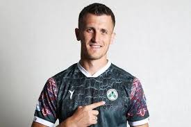 مهاجم دورگه به ذوب آهن پیوست