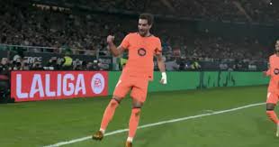 Ferran Torres scores 2 goals in 2 minutes to stun Real Betis