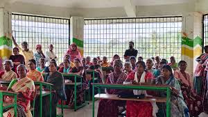 महाराजगंज समाचार: मनरेगा सड़क निर्माण कार्य में कथित अनियमितताओं की जांच के लिए पहुंची टीम