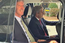 Qué hay detrás de la estrategia de Caputo para conseguir dólares