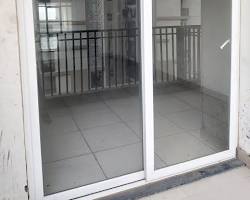 Bellevue Glass Aluminium singlehinged door with a sidelight