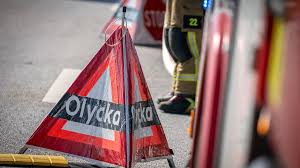 Man död i trafikolycka med lastbil