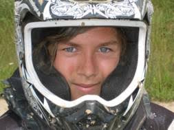 Hallo, ich heiße Jordan Hugo, wohne in Kleinostheim und bin 12 Jahre alt. In meiner Freizeit fahre ich sehr viel Dirtbike, höre Musik und spiele manchmal ... - Fahrerprofil_clip_image002