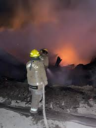 Fuego devoró todo en 18 negocios en Villa Playwood de Verón