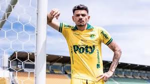 Fortaleza negocia contratação de atacante Tiquinho Soares, do Mirassol