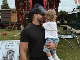 The Mirror - News update