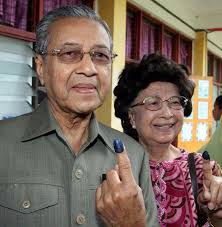 Fourth Prime Minister Tun Dr Mahathir Mohamad and Tun Dr Siti Hasmah Mohd. Ali voted in SK Titigajah - tdm