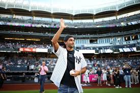 Héroe español Ferran Torres fue invitado para la ceremonia del primer lanzamiento en Yankee Stadium