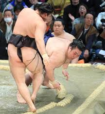 霧島が１敗死守して単独トップ 豪ノ山との直接対戦制す 優勝すれば大関復帰の可能性も