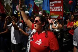Tens of milhares marcham em Lisboa contra reformas laborais planejadas