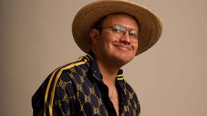 El youtuber Luisito Rey revela diagnóstico de cáncer en emotivo video; “me quitaron piel”