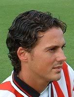 Altrincham re-signed Dave Gardner from NW Counties side Salford City just before Christmas 2002. He had previously had a brief spell with The Robins but ... - 03hddg