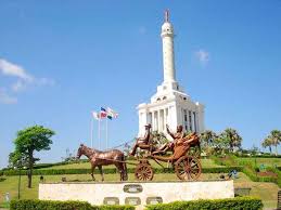 Resultado de imagen para fotos de coches y caballos en el monumento de santiago de los caballeros
