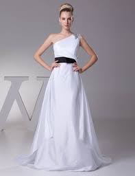 Resultado de imagem para tendencia de vestidos de noivas 2016