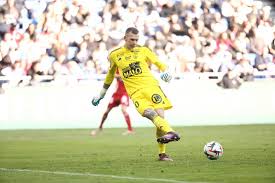 Bizot Quitte Brest! Aston Villa Prêt à L'Accueillir Rapidement! - Imagen principal del artículo