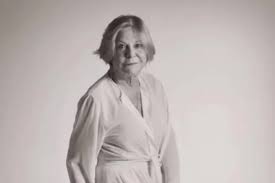 Designer Rosa May Sampaio morre aos 77 anos em São Paulo