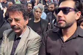 ببینید | احسان خواجه‌امیری بر مزار پدر